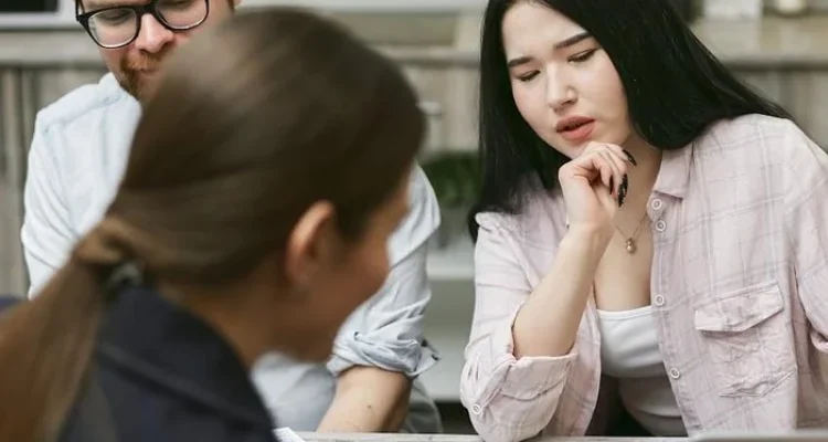 11 Kalimat Manipulatif yang Secara Instan Ditolak Wanita Kuat Emosional – Mengungkap Taktik ‘Dry Begging’ dalam Hubungan