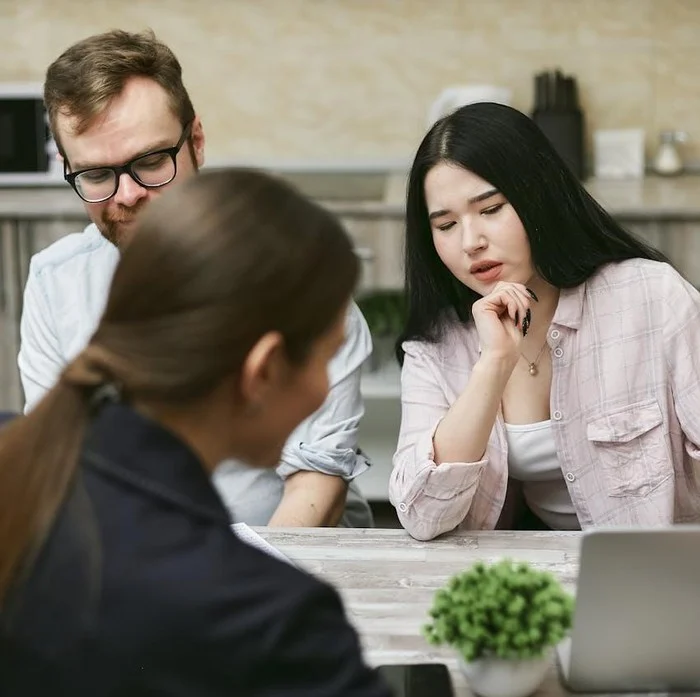11 Kalimat Manipulatif yang Secara Instan Ditolak Wanita Kuat Emosional – Mengungkap Taktik ‘Dry Begging’ dalam Hubungan