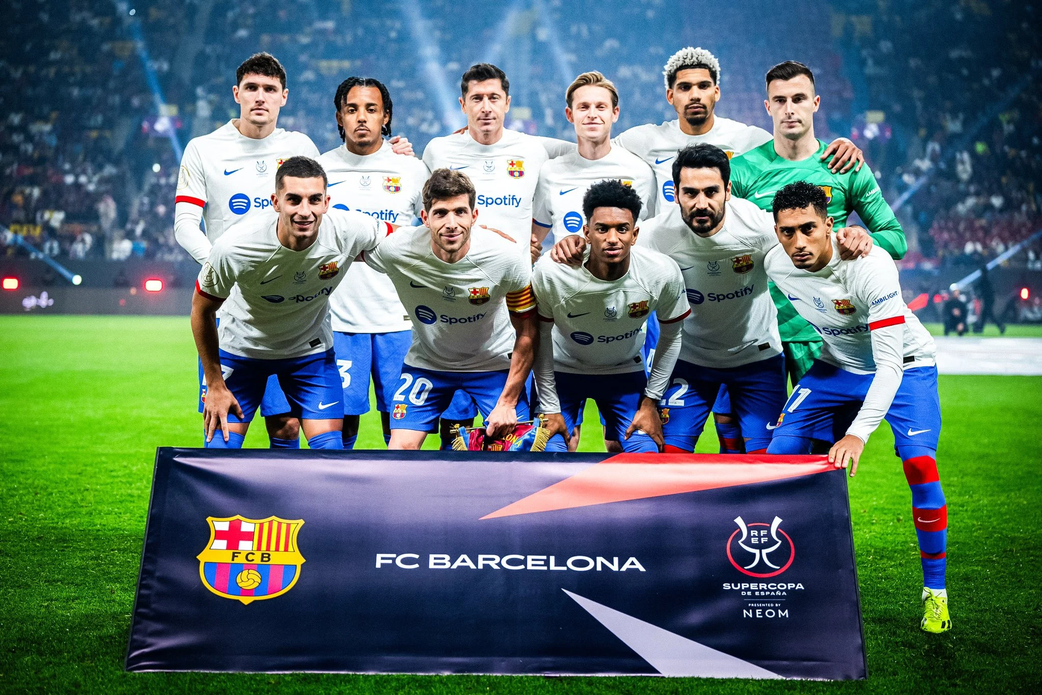 5 Bek Alternatif Barcelona Jika Gagal Datangkan Bastoni: Pilihan Strategis Musim Panas 2026