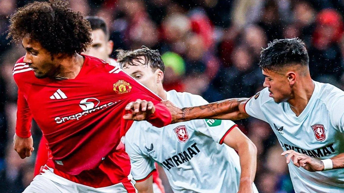 Ajax Siap Guncang Panggung: Bintang Timnas Indonesia dan Eks Manchester United Masuk Radar Perombakan Musim Depan