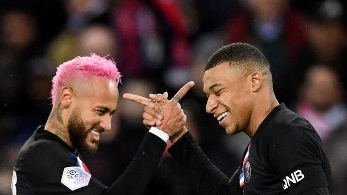 Alphonso Davies Jadi Sorotan Utama di Semifinal Champions League: Kontroversi Handball yang Mengubah Hasil PSG vs Bayern