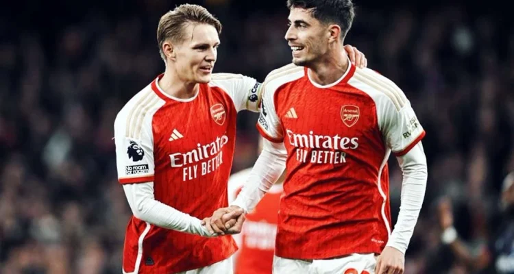 Arsenal Kembali ke Puncak: Neville Soroti Serangan, Arteta Janjikan Gol Lebih Banyak