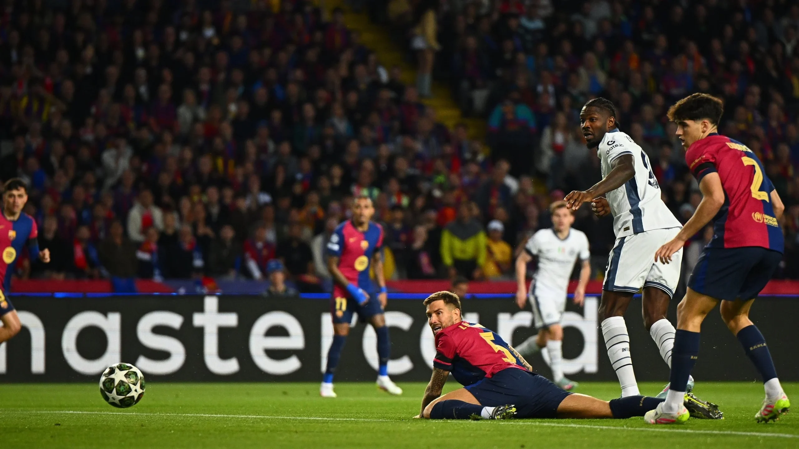 Barcelona Alihkan Target ke Jon Martin Setelah Tawaran Bastoni Ditertawakan Inter; Indonesia U-17 Menatap Piala Dunia