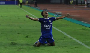 Beckham Putra Raih Gelar Sarjana Ilmu Pemerintahan, Kebanggaan Persib dan Timnas Indonesia