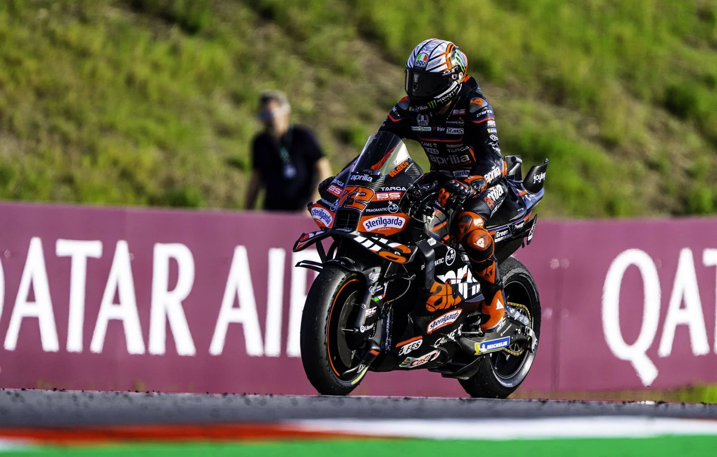 Bezzecchi Merendah, Tiru Taktik Rossi, dan Duel Panas Aprilia: Siapakah yang Akan Raih Gelar MotoGP 2026?