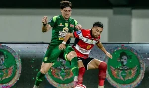 Bonek Pusing! Persebaya Surabaya Kalah 2-1 dari Madura United, Sorotan Pada Penyelamatan Diky Indriyana