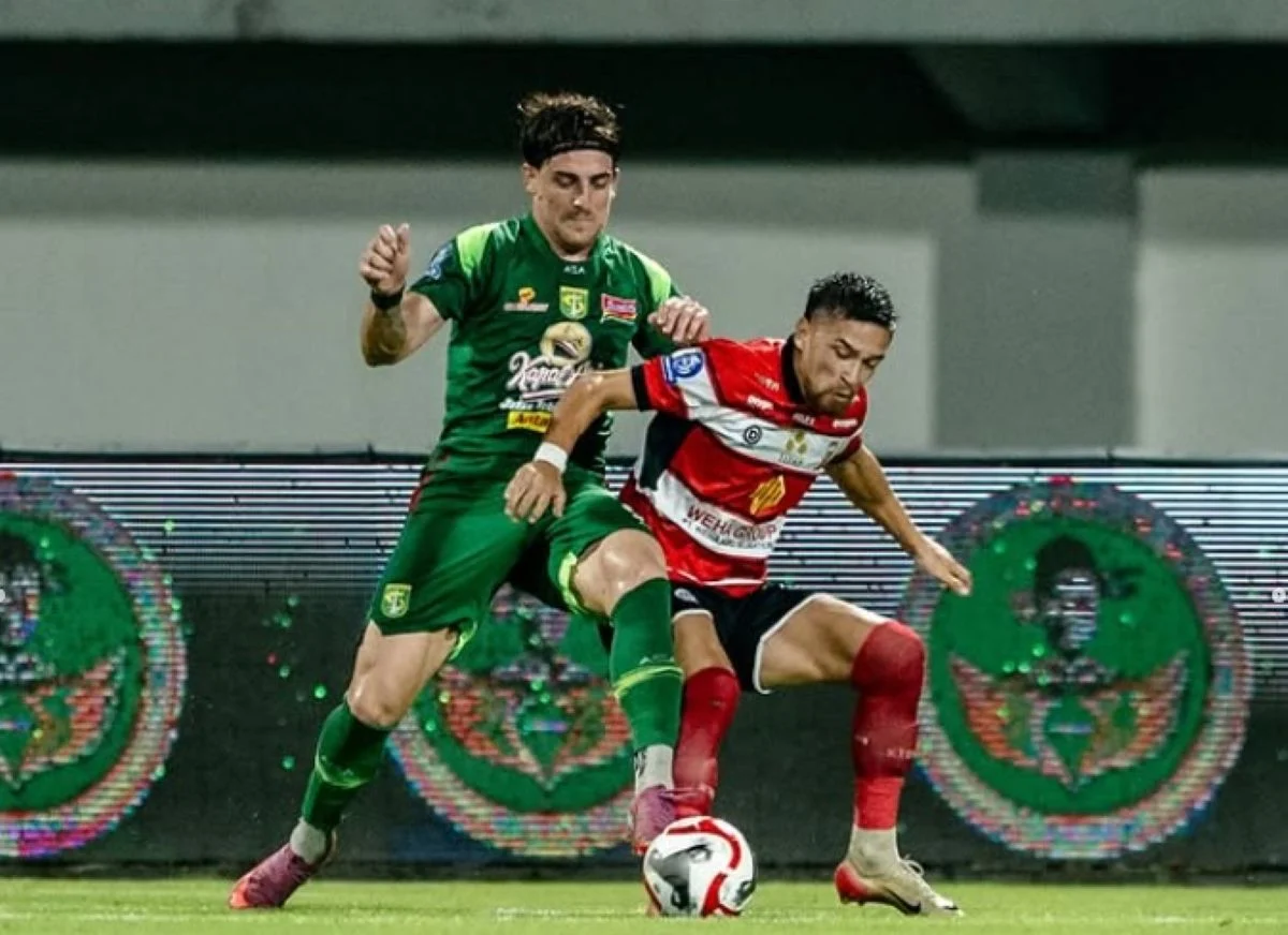 Bonek Pusing! Persebaya Surabaya Kalah 2-1 dari Madura United, Sorotan Pada Penyelamatan Diky Indriyana
