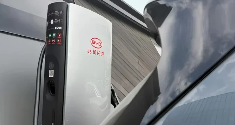 BYD Atto 3 Terbaru di Cina: Interior Dynasty Mewah & Flash Charger Super Cepat