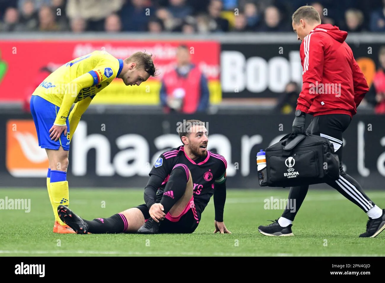 Cambuur Kian Mengukir Kemenangan: Dari Duel Vitesse hingga Bayangan Pelatih Hake di Feyenoord