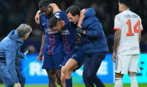 Cemas! Achraf Hakimi Terkena Kram di Laga Dramatis PSG vs Bayern, Luis Enrique Harap Cepat Pulih