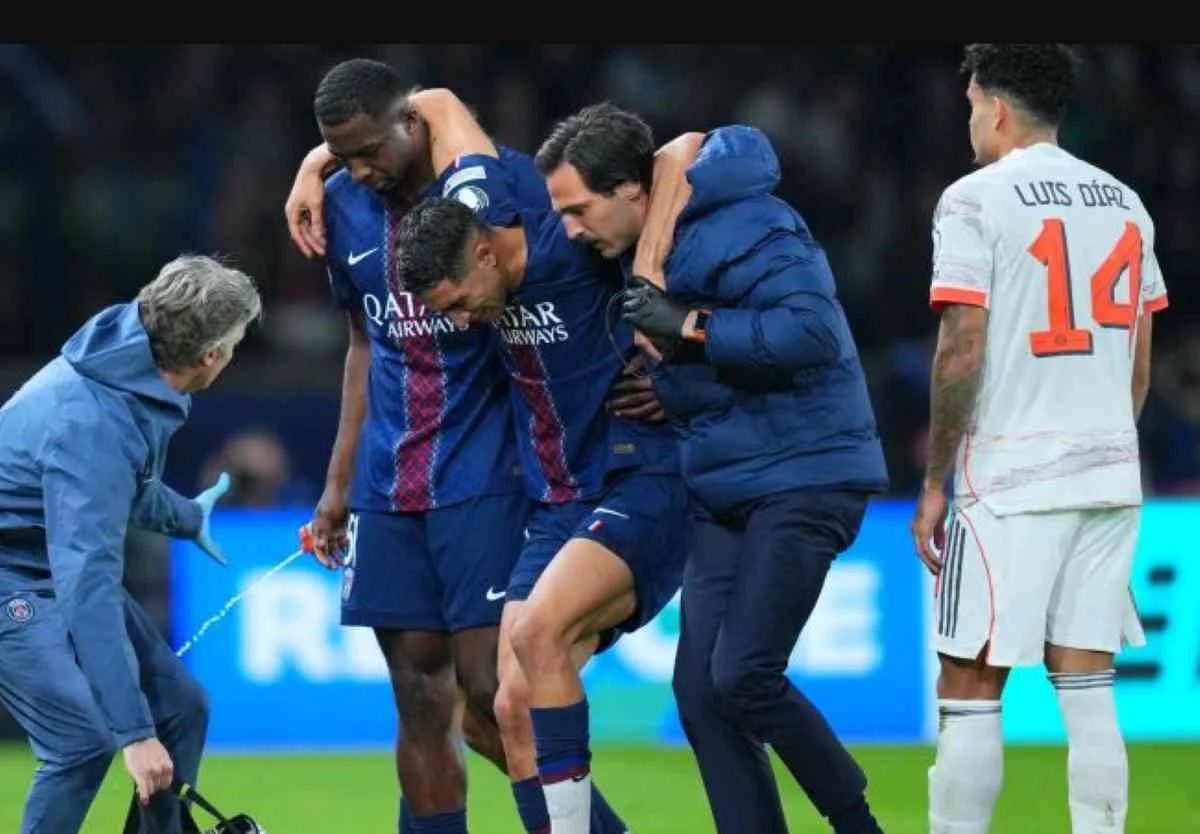 Cemas! Achraf Hakimi Terkena Kram di Laga Dramatis PSG vs Bayern, Luis Enrique Harap Cepat Pulih