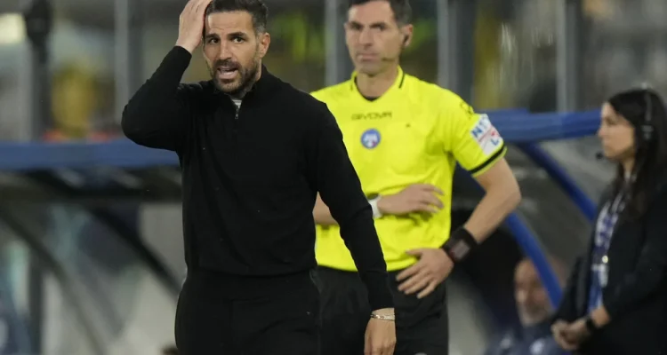 Cesc Fabregas Pujikan Hakan Çalhanoğlu Usai Penampilan Gemilang di Semifinal Coppa Italia