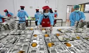 Chef MBG Muhamad As'ad: Dari Dapur Hingga Ojol, 3.800 Porsi Makanan Sehari dengan Empat Jam Tidur