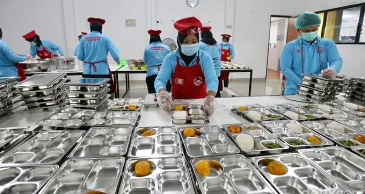 Chef MBG Muhamad As'ad: Dari Dapur Hingga Ojol, 3.800 Porsi Makanan Sehari dengan Empat Jam Tidur