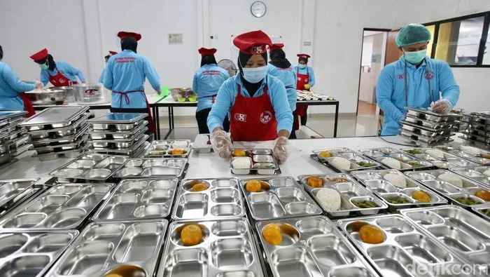 Chef MBG Muhamad As'ad: Dari Dapur Hingga Ojol, 3.800 Porsi Makanan Sehari dengan Empat Jam Tidur