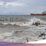 Cuaca Ekstrem Menghantam NTB: Rossby, MJO, dan Gelombang Laut Tinggi Pecah Batas, Warga Diminta Waspada