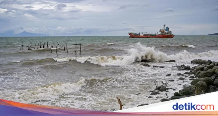 Cuaca Ekstrem Menghantam NTB: Rossby, MJO, dan Gelombang Laut Tinggi Pecah Batas, Warga Diminta Waspada