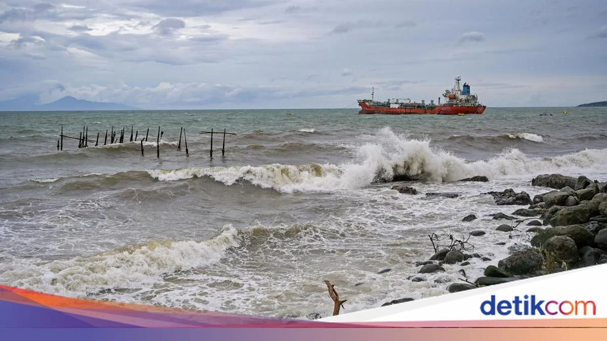 Cuaca Ekstrem Menghantam NTB: Rossby, MJO, dan Gelombang Laut Tinggi Pecah Batas, Warga Diminta Waspada