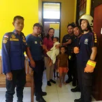 Damkar evakuasi balita Selamatkan 2 Anak Terjebak 90 Menit di Kamar Mandi Bandung