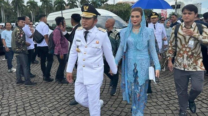 Demo 21 April Kaltim: Gubernur Rudy Mas'ud Desak Aspirasi Tanpa Turun ke Jalan, Namun Aksi Ricuh Mewarnai Demonstrasi di Depan Kantor Gubernur