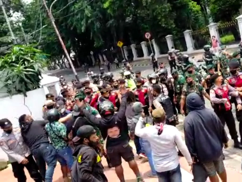 Demo Mahasiswa Papua: Puluhan Terdakwa Ditangkap, Sekolah Diliburkan Usai Aksi Ricuh di Jayapura