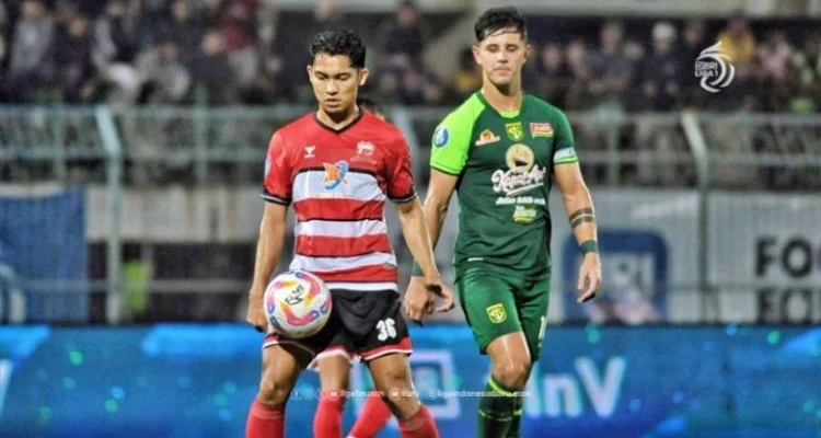 Derbi Suramadu Meletus! Persebaya vs Madura United Kalah 1-2, Wasit & VAR Dituduh Curang