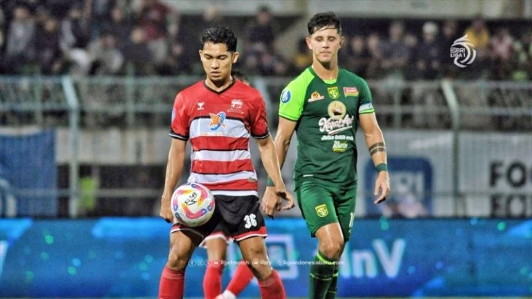 Derbi Suramadu Meletus! Persebaya vs Madura United Kalah 1-2, Wasit & VAR Dituduh Curang
