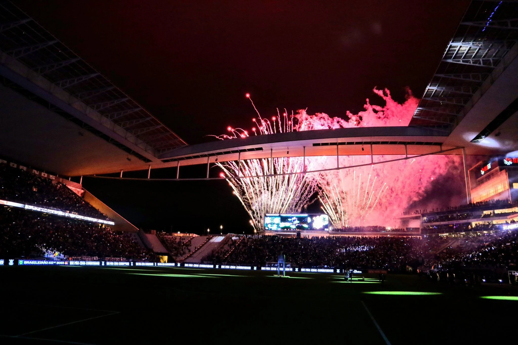 Derby Paulista Berujung Kacau: Empat Penyelidikan dan Dua Kartu Merah di Neo Química Arena