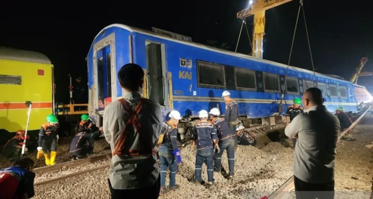 Desakan DPR Dorong Evaluasi Total Keselamatan Kereta Usai Tabrakan KA Argo Bromo Anggrek dan KRL di Bekasi Timur