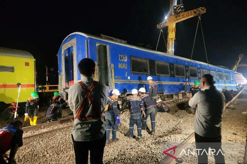 Desakan DPR Dorong Evaluasi Total Keselamatan Kereta Usai Tabrakan KA Argo Bromo Anggrek dan KRL di Bekasi Timur