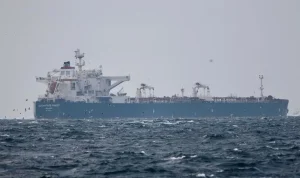 Detik-detik Kapal Perusak AS Tembak dan Sita Kapal Kargo Iran di Teluk Oman – Dampak Global dan Reaksi Tehran