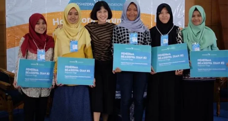 Dian Sastro Luncurkan Beasiswa Dian Sastro untuk Perempuan Muda di Hari Kartini