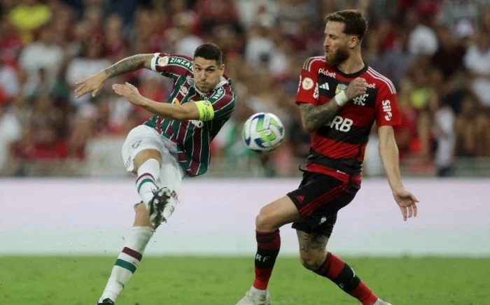Drama di Maracanã: Flamengo Kalahkan Fluminense 2-1, John Kennedy Menggeliat dan Lucho Acosta Tersiksa