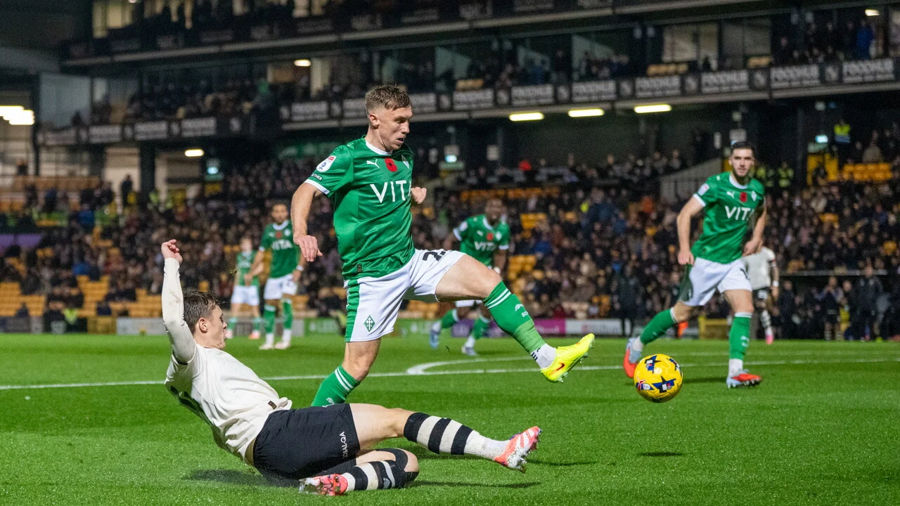 Drama Menegangkan Port Vale vs Stockport: Kemenangan Langka Port Vale Goyang Papan Play‑Off