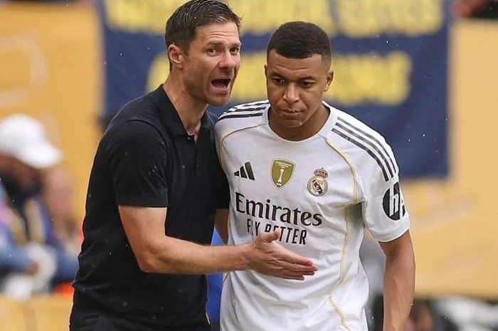 Efek Domino Pemecatan Liam Rosenior di Chelsea: Liverpool Terancam Gagal Rekrut Xabi Alonso