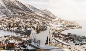 Eksplorasi Tromsø vs Destinasi Arktik Lain: Pilihan Utama Wisata Berkelanjutan 2027