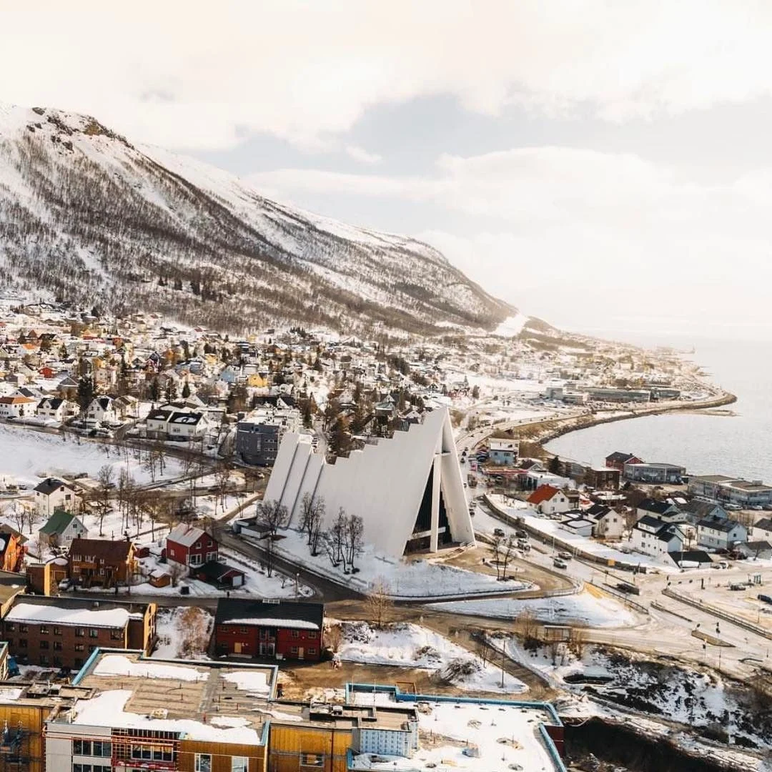 Eksplorasi Tromsø vs Destinasi Arktik Lain: Pilihan Utama Wisata Berkelanjutan 2027