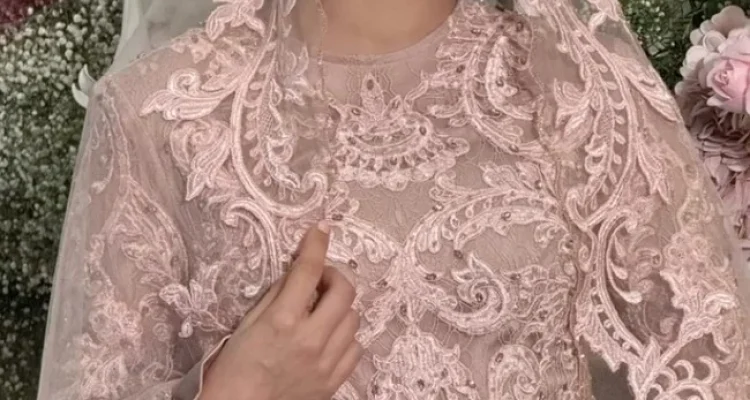 Elegan! 20 Gaya Foto Maternity Alyssa Daguise Jelajahi Tren Busana Bumil di Pernikahan El Rumi‑Syifa