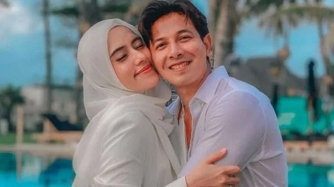 Fairuz A Rafiq dan Sonny Septian Bongkar Rumor Perceraian, Ungkap Momen Romantis di Bali dan Tekad Lawan Hoaks