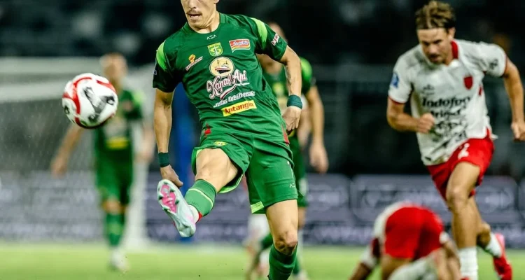 Francisco Rivera Bawa Persebaya Surabaya Mengguncang Maluku Utara: Ujian Lini Depan di Kandang Malut United