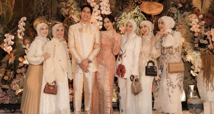 Gemerlap Siraman Syifa Hadju: 9 Artis dan Keluarga Tampil Berseri di Acara Sakral