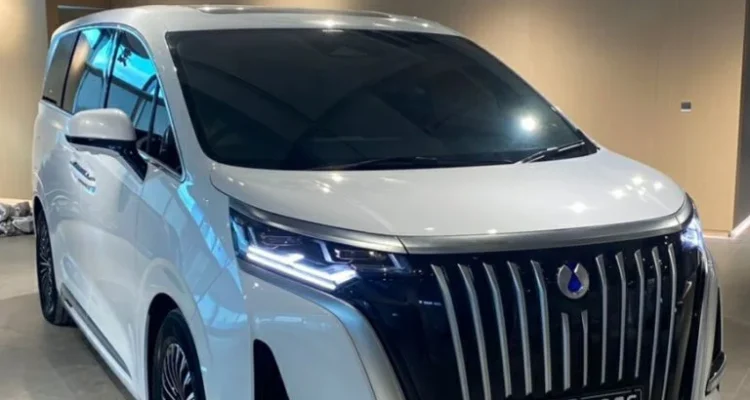 Harga Denza D9 Bekas 2025 Turun Meski BBM Naik, Ini Solusinya!