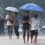 Hujan Ringan Turun Sepanjang Hari, Cuaca Jakarta Hari Ini Diprediksi Cerah Berawan hingga 31°C