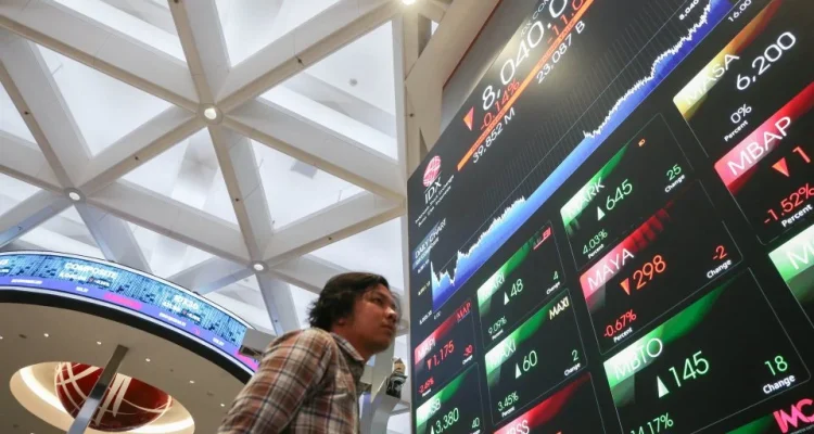 IHSG Lesu di Sesi I, BBCA Catat Crossing Jumbo Rp 678,51 Miliar Dua Hari Berturut-turut