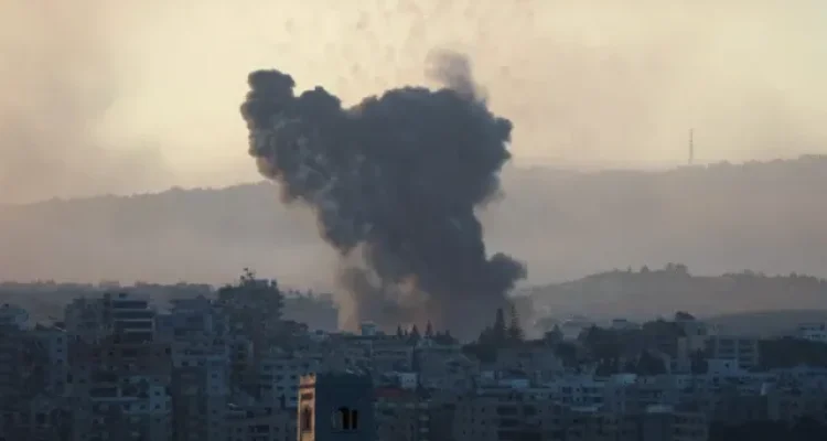 Israel Klaim Hancurkan 10 Peluncur Roket Hizbullah; Ribuan Warga Lebanon Terpana di Tengah Serangan Baru