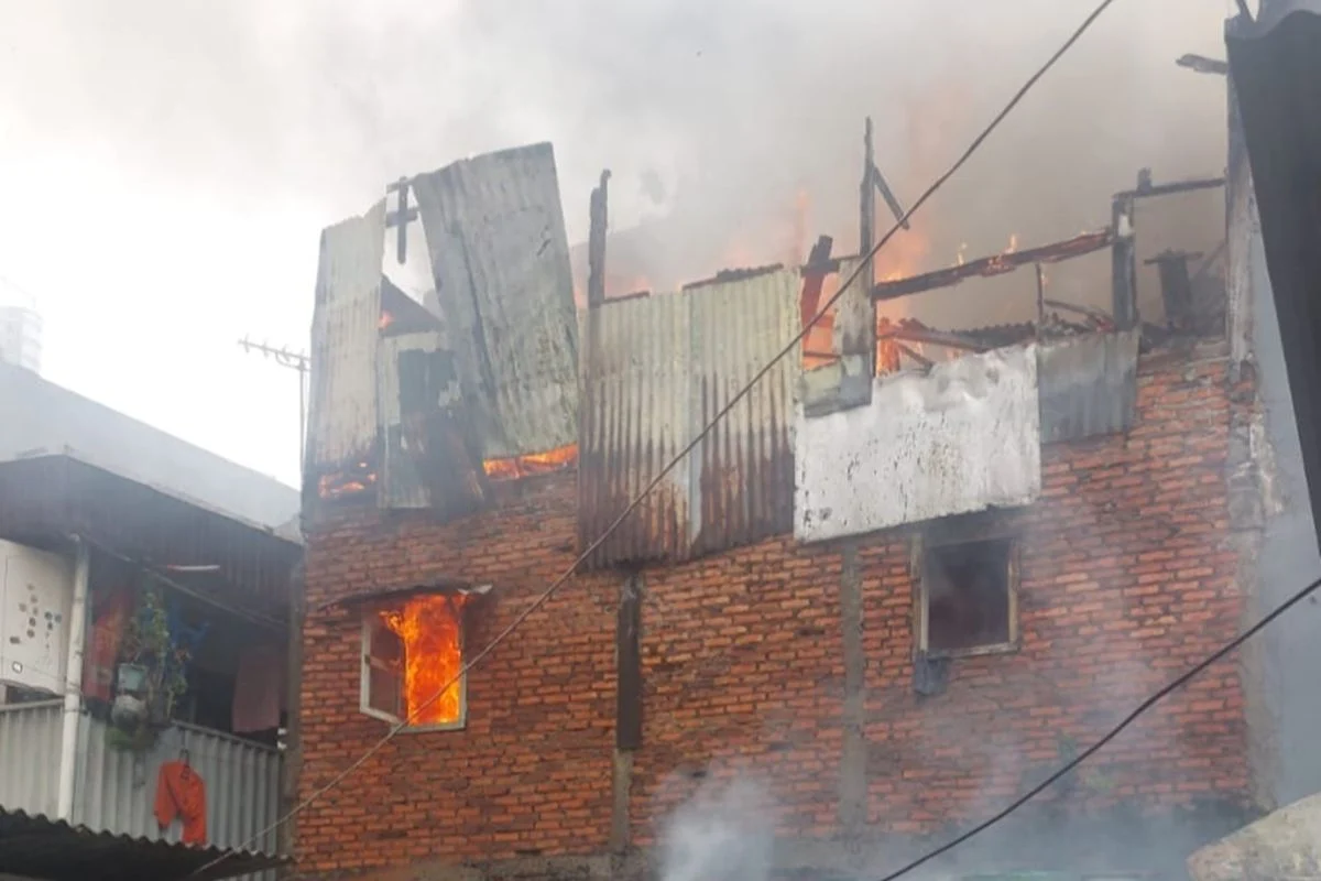 Kebakaran Mematikan di Grogol Petamburan: Lima Anggota Keluarga Tewas Akibat Dugaan Korsleting Listrik