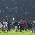 Kemenangan Dramatis Arema FC vs Persis: 2-0, Botol Miras Ditemukan di Stadion Kanjuruhan