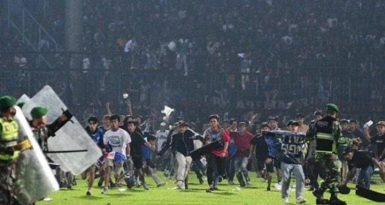 Kemenangan Dramatis Arema FC vs Persis: 2-0, Botol Miras Ditemukan di Stadion Kanjuruhan