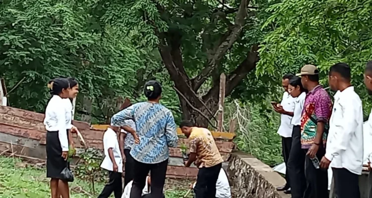 Kepala Desa Pakel Diserang 10 Orang Pura-Pura Tamu, Celurit Mengoyak Kepalanya di Siang Bolong