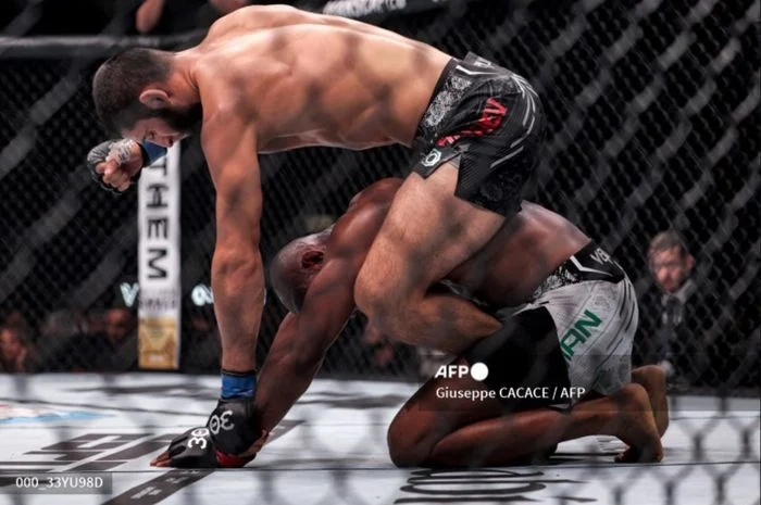 Khamzat Chimaev Jadi Buruan Jagoan: Jurus Tendangan Mematikan Siap TKO di UFC 327